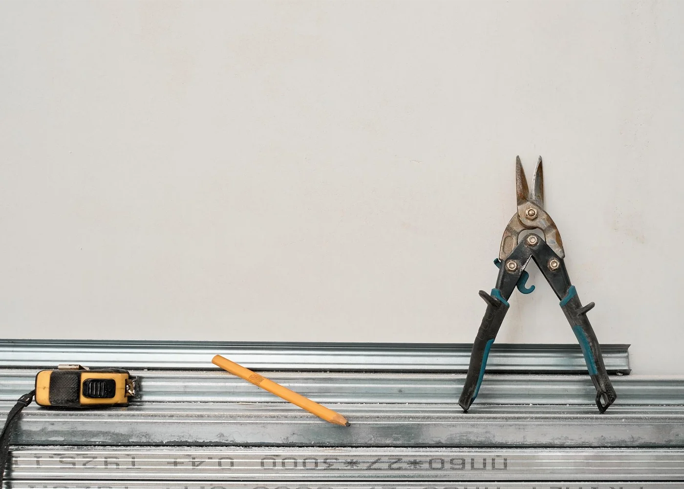Perfilería y herramientas para drywall